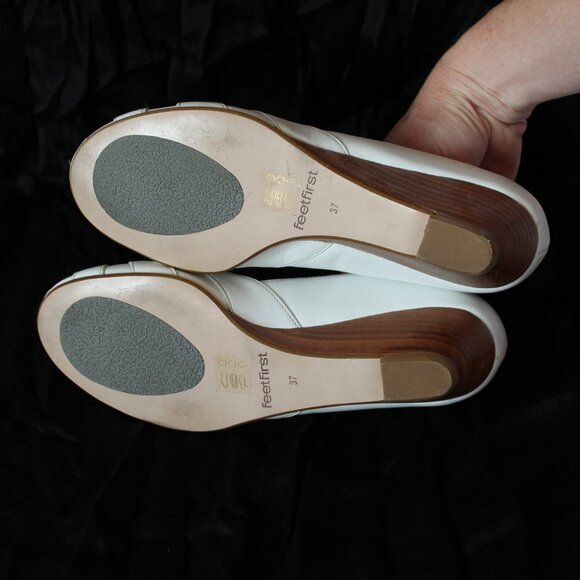 FeetFirst, white leather wedge, 6.5 US - Picture 4 of 4